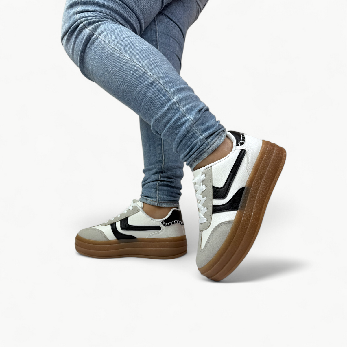 Zapatilla Nova ®: estilo y comodidad en cada paso