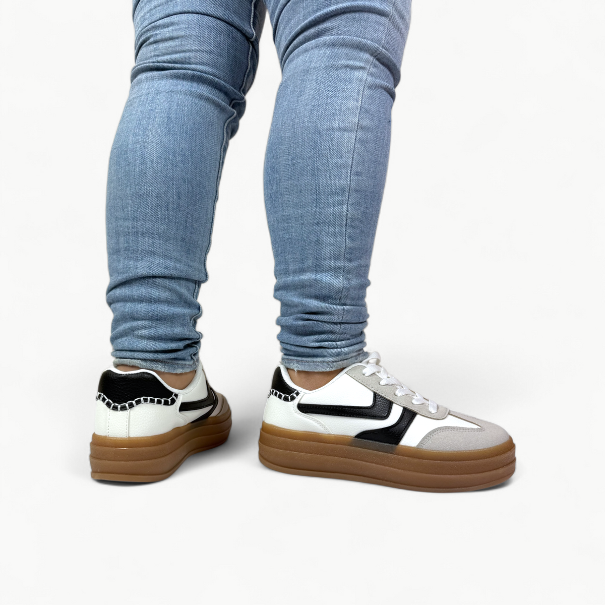 Zapatilla Nova ®: estilo y comodidad en cada paso