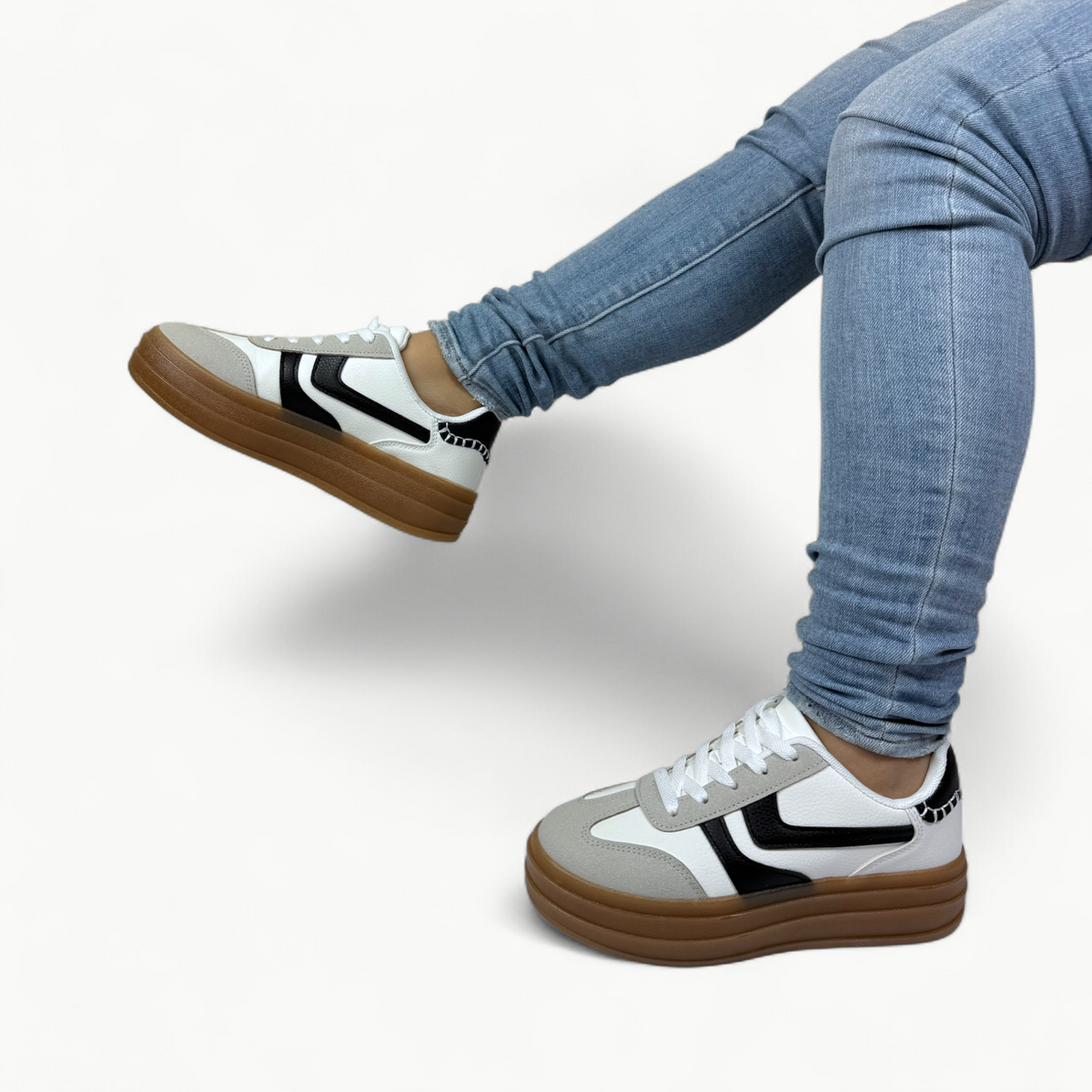 Zapatilla Nova ®: estilo y comodidad en cada paso