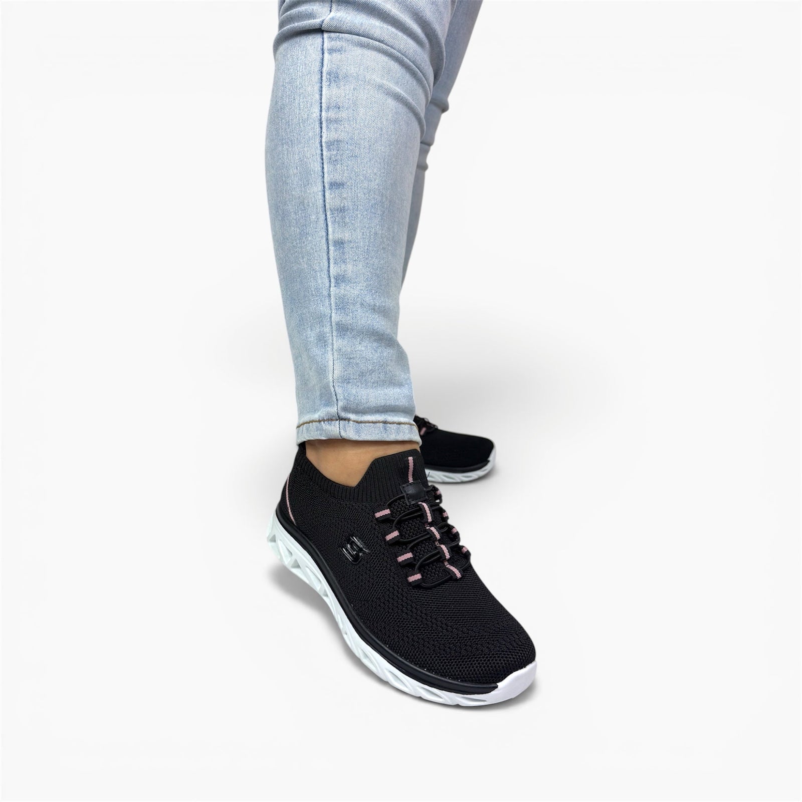 Zapatilla Skeva ®: comodidad, estilo y rendimiento para cada paso